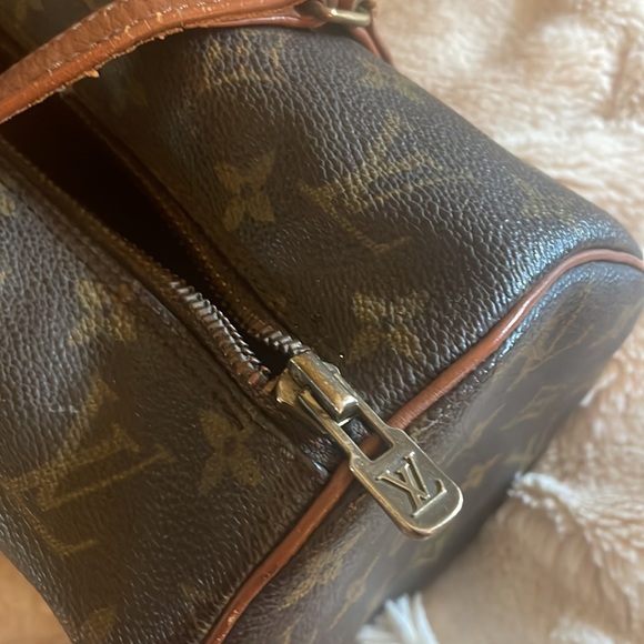 Louis Vuitton Papillon Bag - Picture 3 of 8